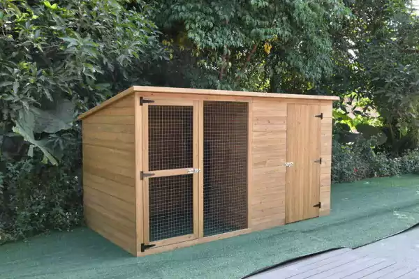 XLarge Outdoor Dog Kennel side view with doors closed