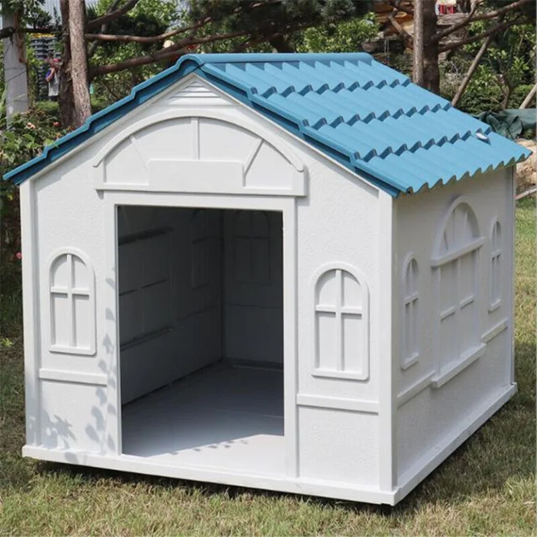 Waterproof Outdoor Dog Kennel XL on grass